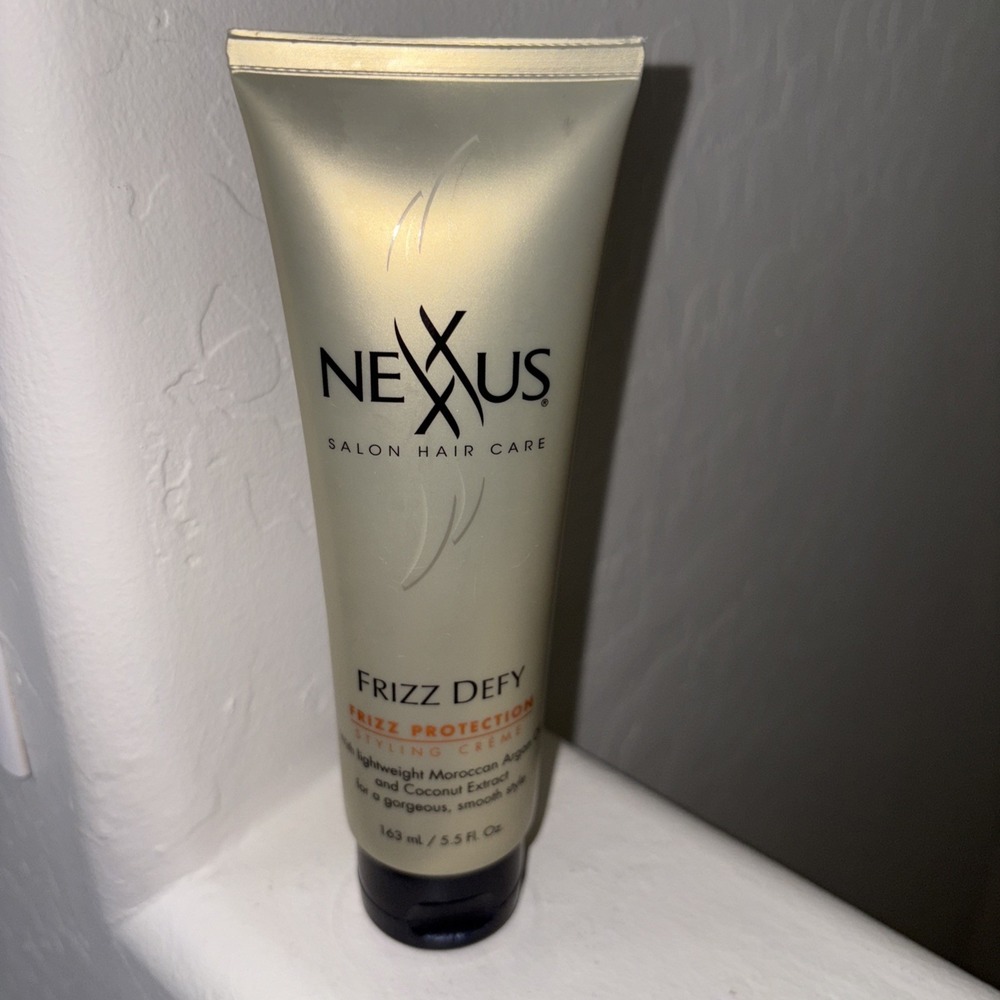 DISCONTINUED‎ Nexxus Frizz Defy Frizz Protection STYLING CREME 5.5 oz FULL SIZE